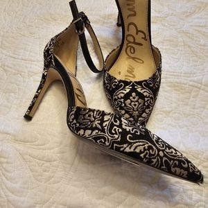 Brocade excellence! Sam E heels